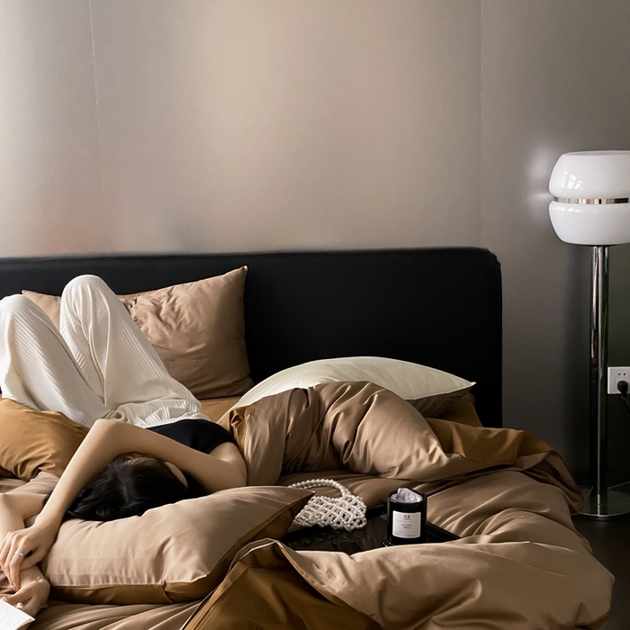 91家纺网 家纺一手货源 找家纺 梦享生活家居 2023新款100支长绒棉贡缎双拼四件套 焦糖棕