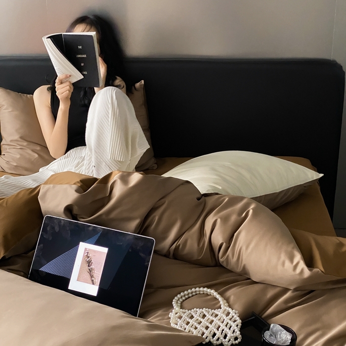 91家纺网 家纺一手货源 找家纺 梦享生活家居 2023新款100支长绒棉贡缎双拼四件套 焦糖棕