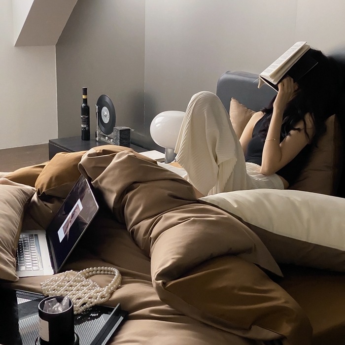 91家纺网 家纺一手货源 找家纺 梦享生活家居 2023新款100支长绒棉贡缎双拼四件套 焦糖棕