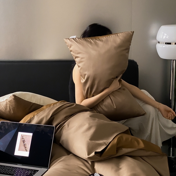 91家纺网 家纺一手货源 找家纺 梦享生活家居 2023新款100支长绒棉贡缎双拼四件套 焦糖棕