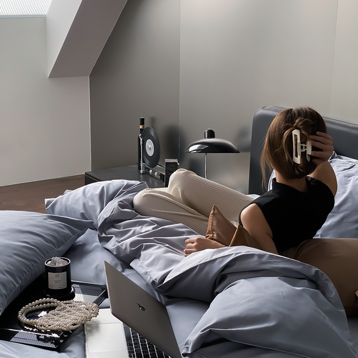 91家纺网 家纺一手货源 找家纺 梦享生活家居 2023新款100支长绒棉贡缎双拼四件套 神秘蓝