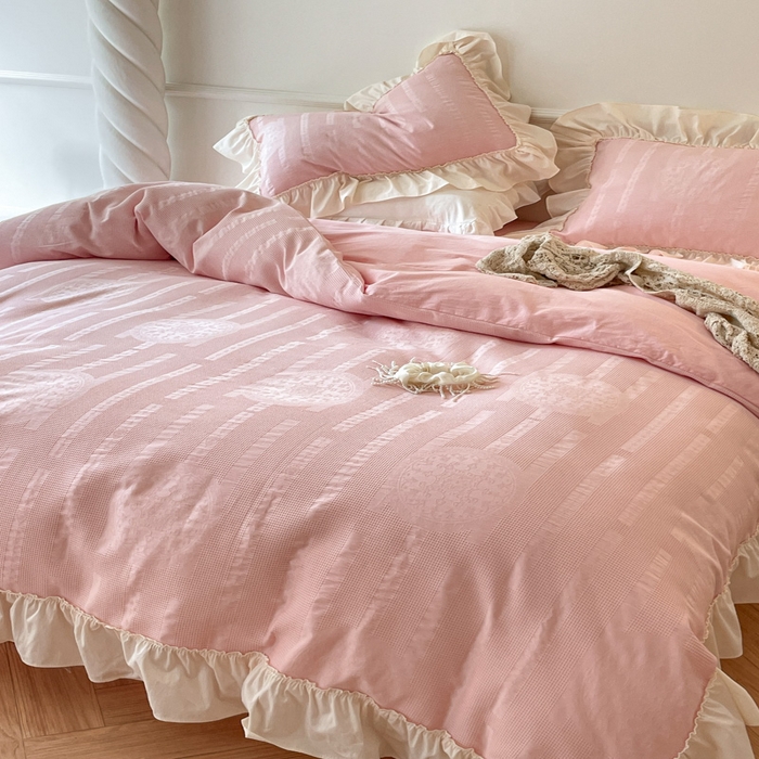 91家纺网 家纺一手货源 找家纺 玛奇朵 2023新品法式浪漫荷叶边60S华夫格大提花-凯伦系列 凯伦-粉