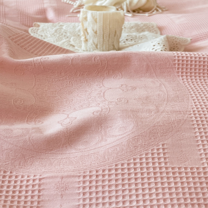 91家纺网 家纺一手货源 找家纺 玛奇朵 2023新品法式浪漫荷叶边60S华夫格大提花-凯伦系列 凯伦-粉