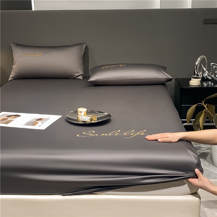 91家纺网 家纺一手货源 找家纺 古吉梦2024新款S刺绣A类抗菌防螨-冰丝床笠三件套 S刺绣-高级灰