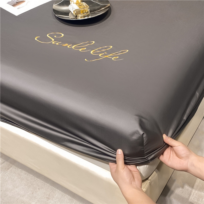 91家纺网 家纺一手货源 找家纺 古吉梦2024新款S刺绣A类抗菌防螨-冰丝床笠三件套 S刺绣-高级灰