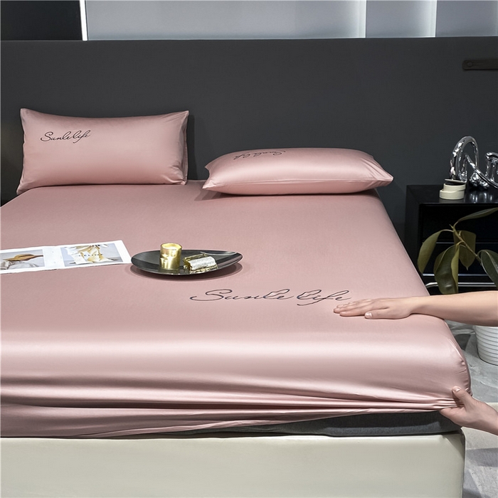 91家纺网 家纺一手货源 找家纺 古吉梦2024新款S刺绣A类抗菌防螨-冰丝床笠三件套 S刺绣-藕粉