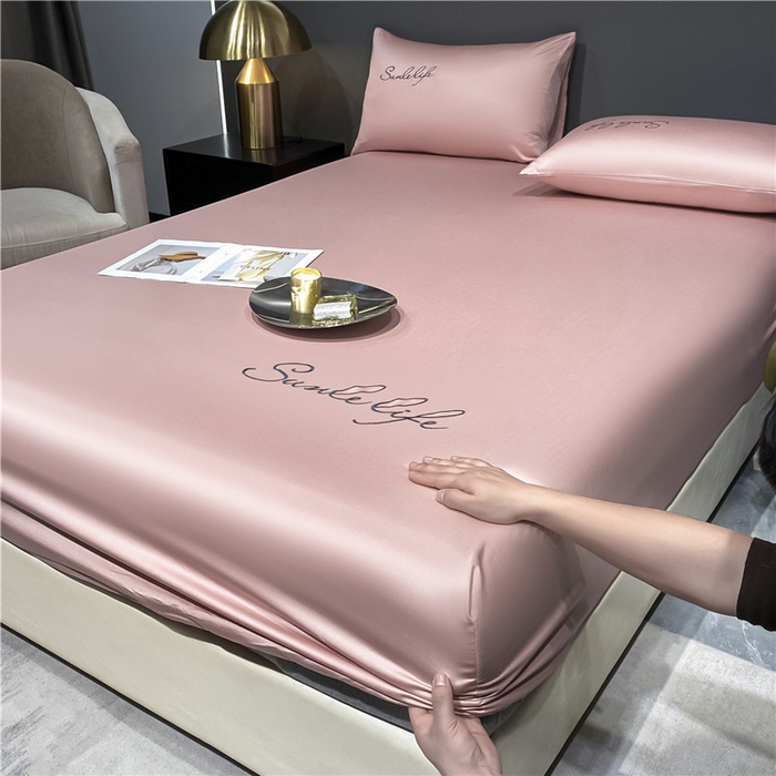 91家纺网 家纺一手货源 找家纺 古吉梦2024新款S刺绣A类抗菌防螨-冰丝床笠三件套 S刺绣-藕粉