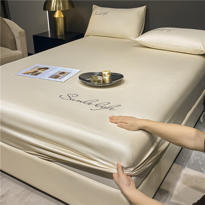 91家纺网 家纺一手货源 找家纺 古吉梦2024新款S刺绣A类抗菌防螨-冰丝床笠三件套 S刺绣-奶昔白