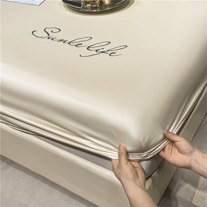 91家纺网 家纺一手货源 找家纺 古吉梦2024新款S刺绣A类抗菌防螨-冰丝床笠三件套 S刺绣-奶昔白