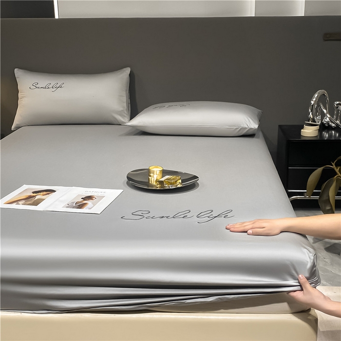 91家纺网 家纺一手货源 找家纺 古吉梦2024新款S刺绣A类抗菌防螨-冰丝床笠三件套 S刺绣-浅灰