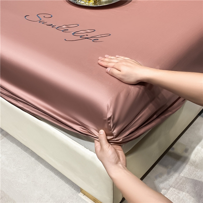 91家纺网 家纺一手货源 找家纺 古吉梦2024新款S刺绣A类抗菌防螨-冰丝床笠三件套 S刺绣-紫豆沙