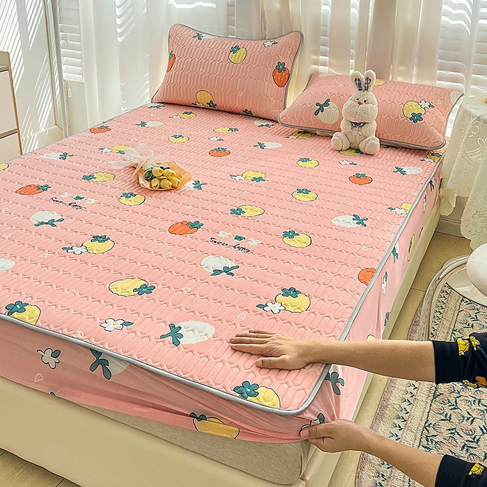 91家纺网 家纺一手货源 找家纺 民新家纺 2023新款乳胶凉席床笠款 小草莓