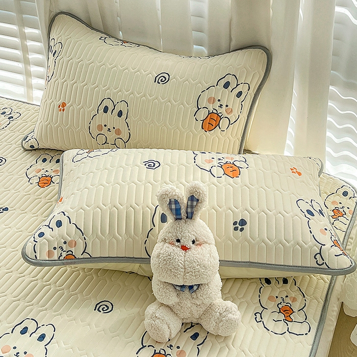 91家纺网 家纺一手货源 找家纺 民新家纺 2023新款乳胶凉席床笠款 萝卜兔