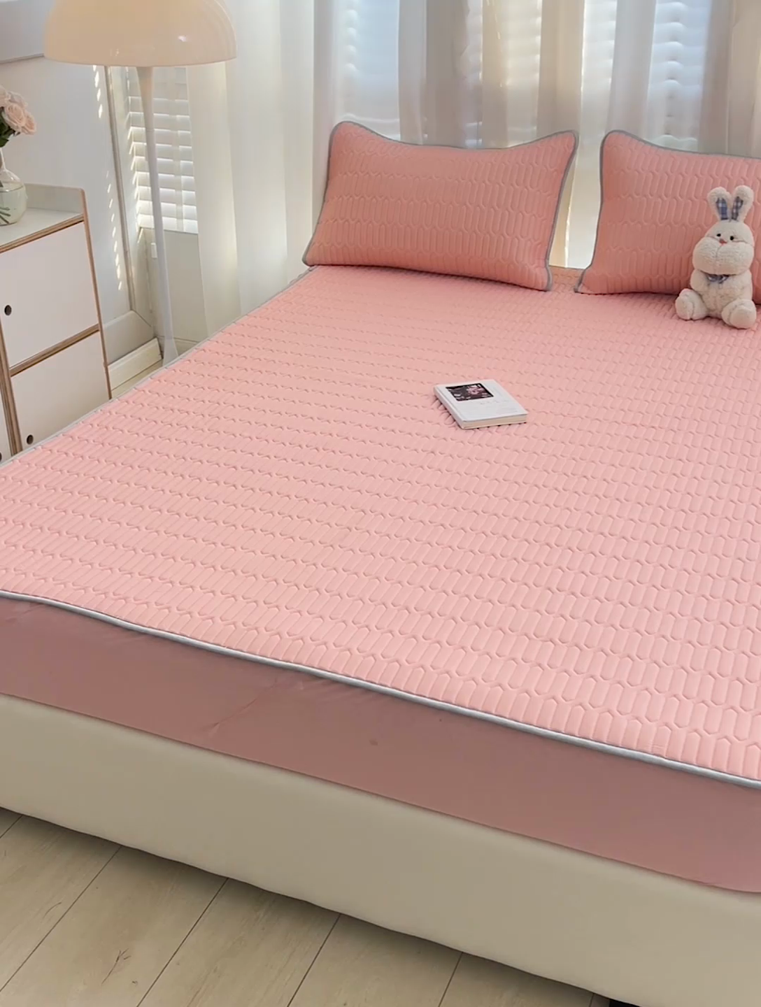 91家纺网 家纺一手货源 找家纺 民新家纺 2023新款乳胶凉席床笠款 粉玉色