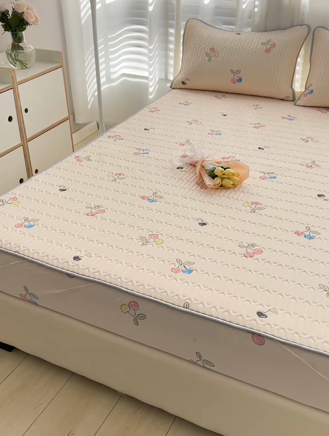 91家纺网 家纺一手货源 找家纺 民新家纺 2023新款乳胶凉席床笠款 樱桃