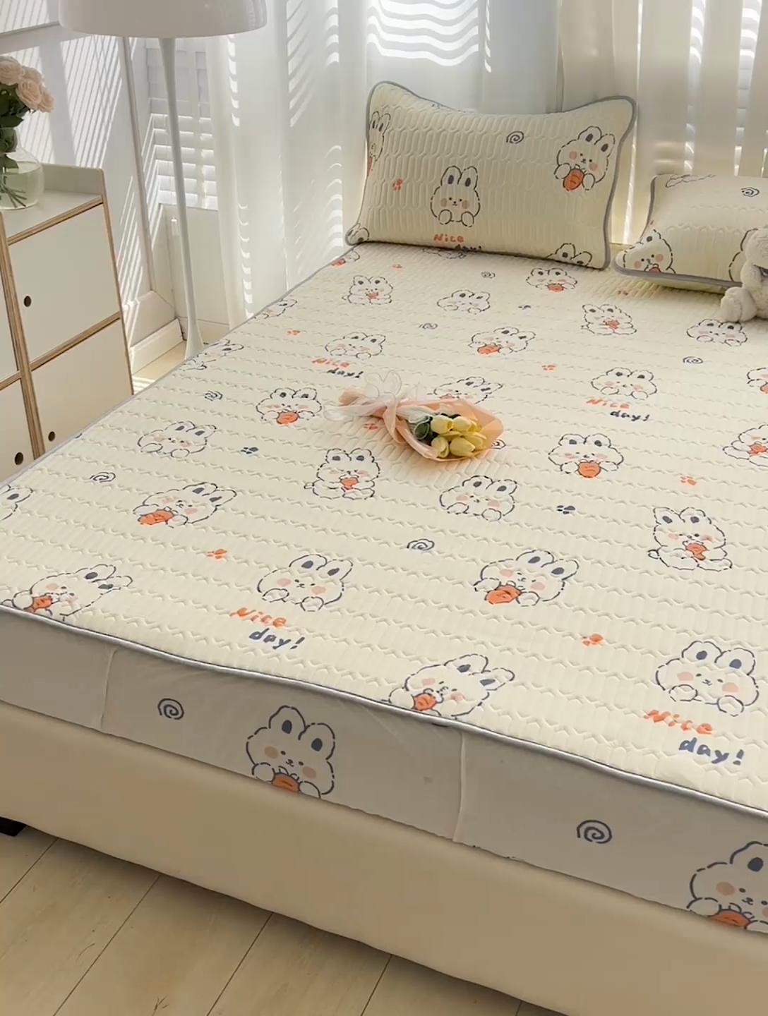 91家纺网 家纺一手货源 找家纺 民新家纺 2023新款乳胶凉席床笠款 萝卜兔