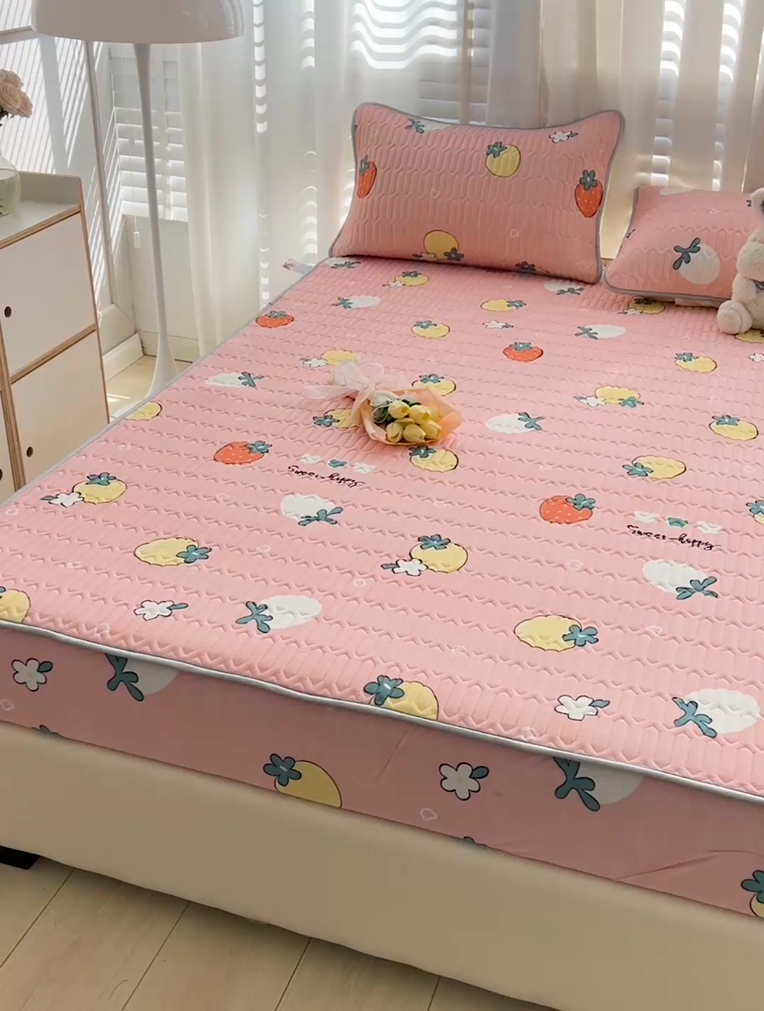 91家纺网 家纺一手货源 找家纺 民新家纺 2023新款乳胶凉席床笠款 小草莓