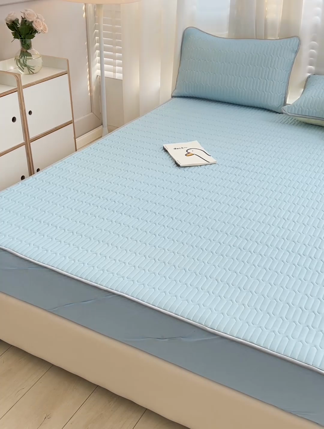 91家纺网 家纺一手货源 找家纺 民新家纺 2023新款乳胶凉席床笠款 天空蓝