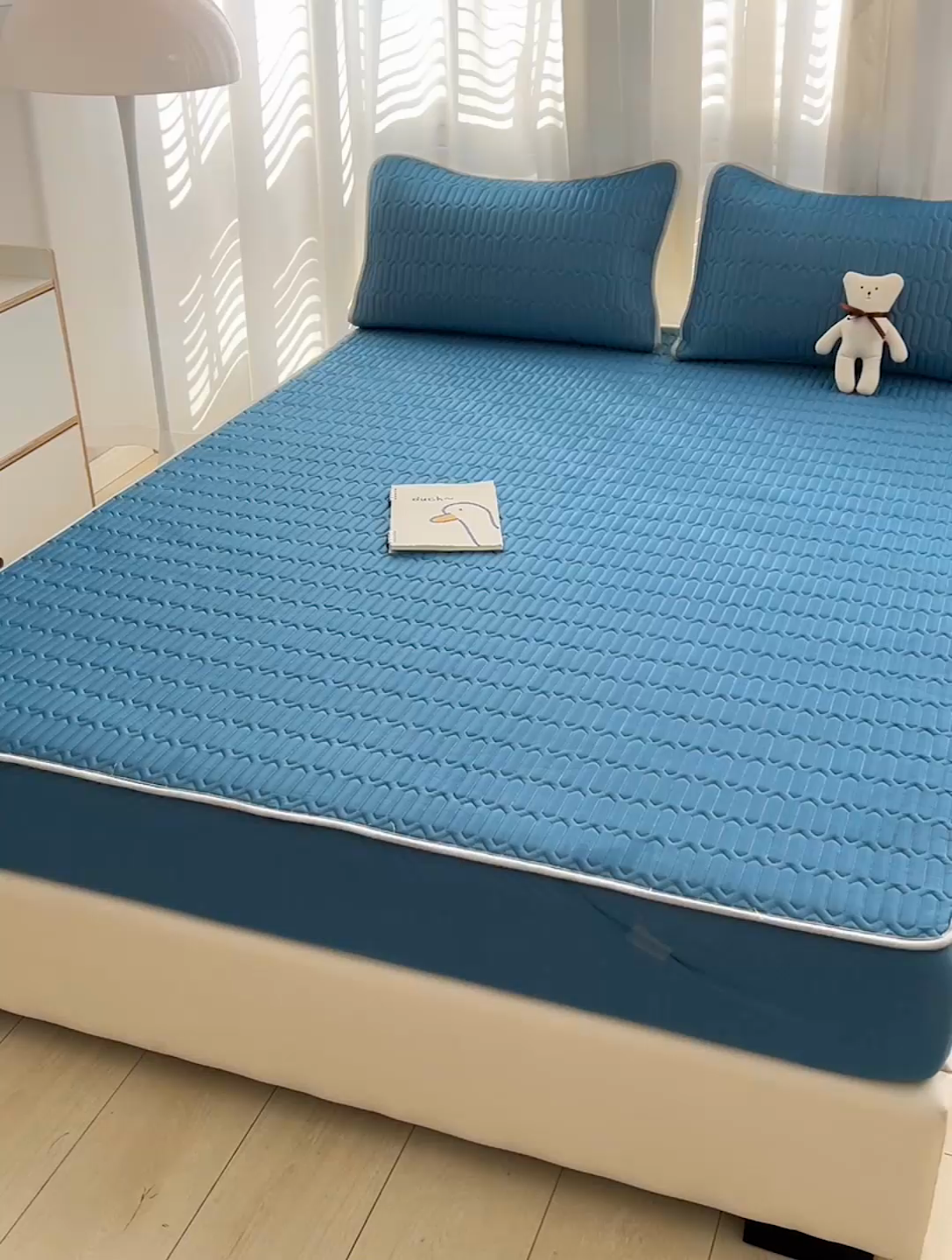 91家纺网 家纺一手货源 找家纺 民新家纺 2023新款乳胶凉席床笠款 宝石蓝