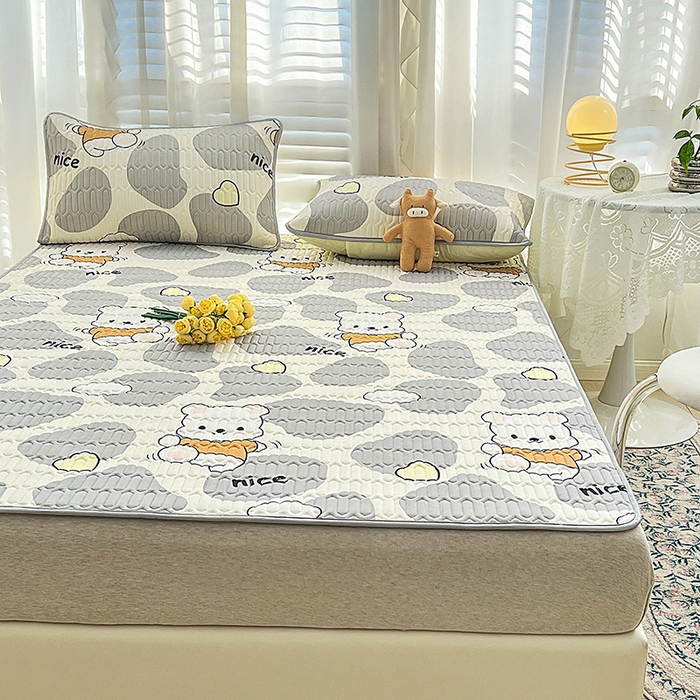 91家纺网 家纺一手货源 找家纺 民新家纺 2023新款乳胶凉席 布朗熊