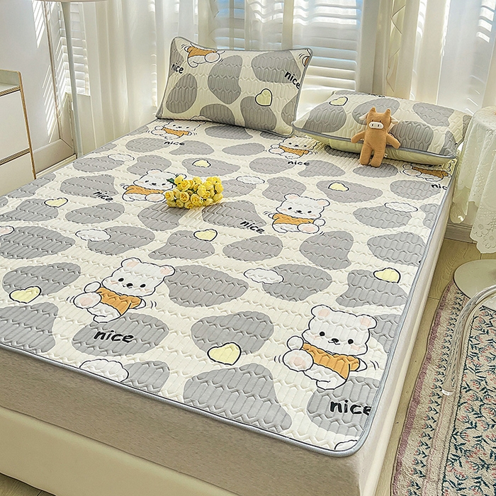 91家纺网 家纺一手货源 找家纺 民新家纺 2023新款乳胶凉席 布朗熊