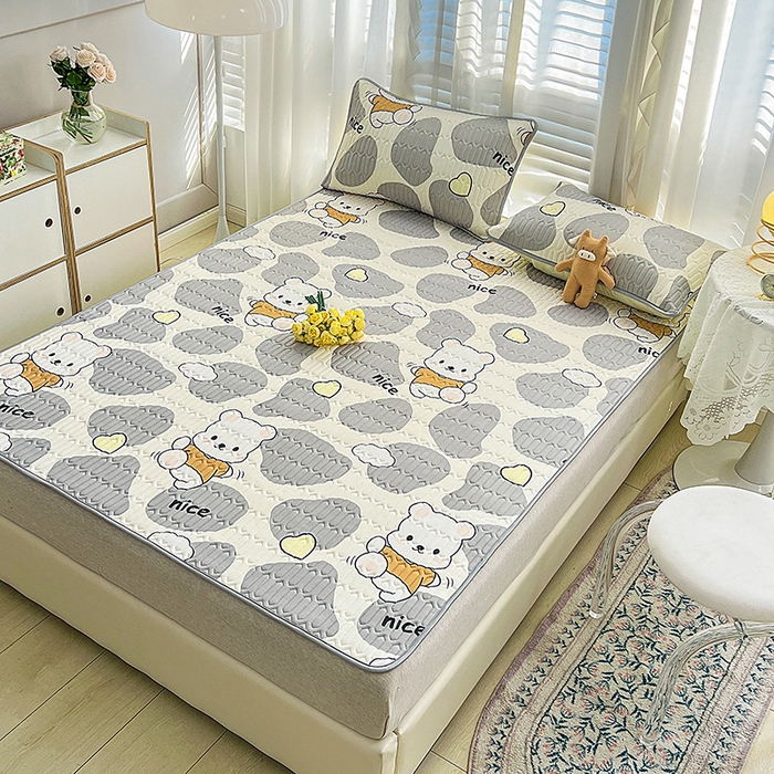 91家纺网 家纺一手货源 找家纺 民新家纺 2023新款乳胶凉席 布朗熊