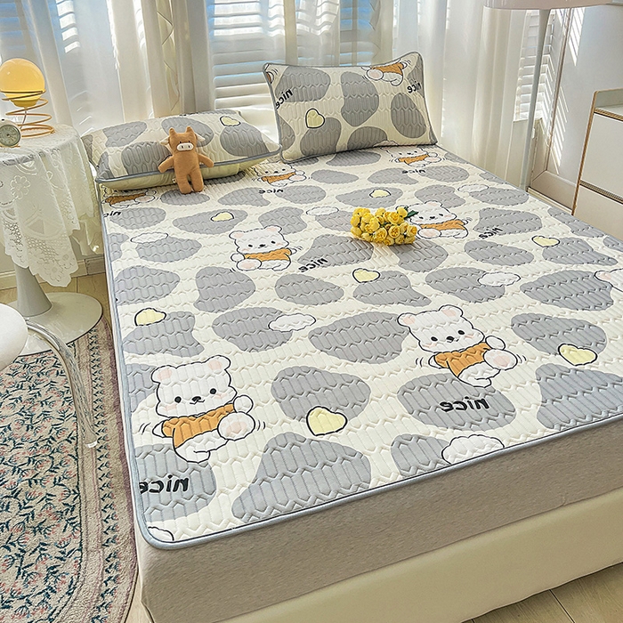 91家纺网 家纺一手货源 找家纺 民新家纺 2023新款乳胶凉席 布朗熊