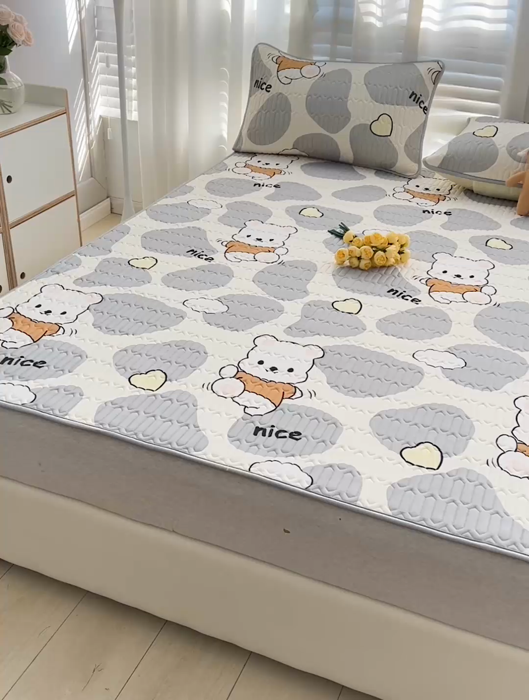 91家纺网 家纺一手货源 找家纺 民新家纺 2023新款乳胶凉席 布朗熊