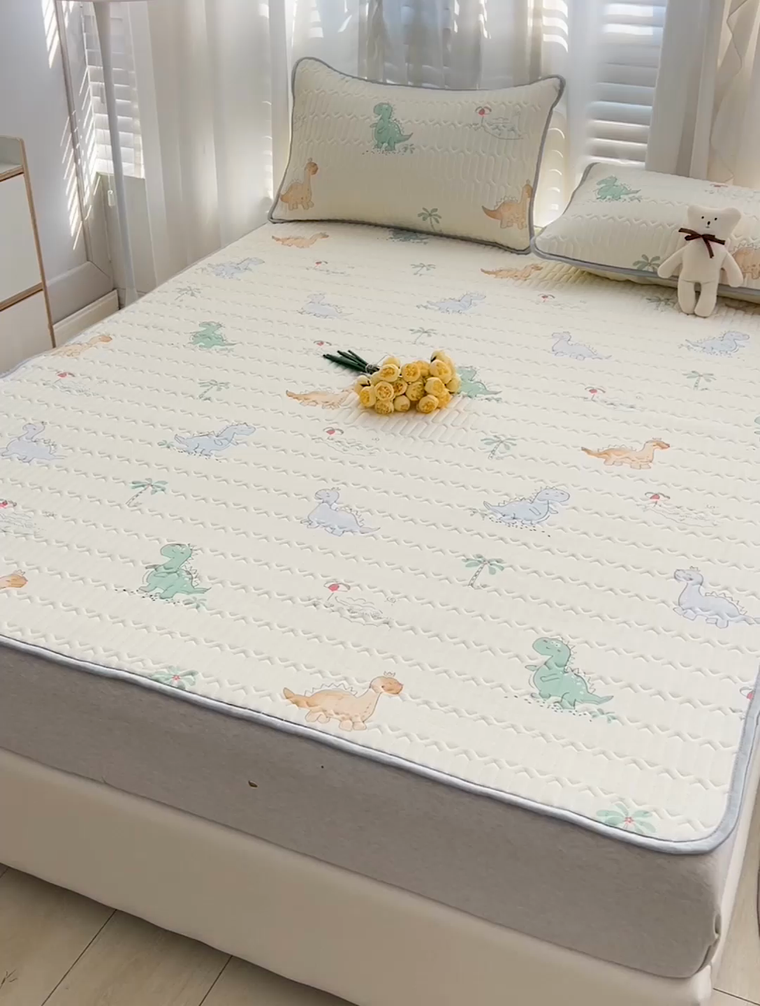 91家纺网 家纺一手货源 找家纺 民新家纺 2023新款乳胶凉席 小恐龙