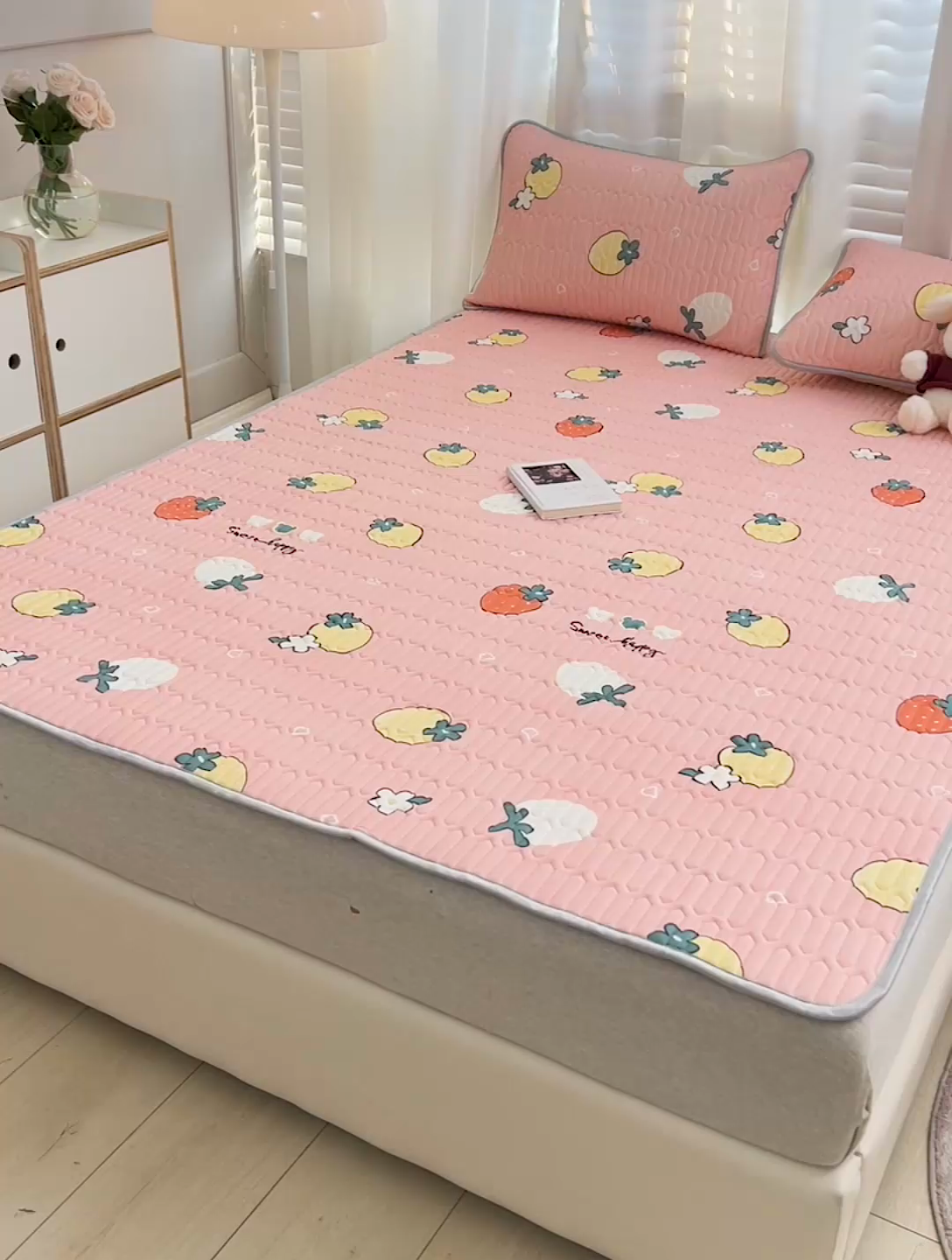 91家纺网 家纺一手货源 找家纺 民新家纺 2023新款乳胶凉席 小草莓