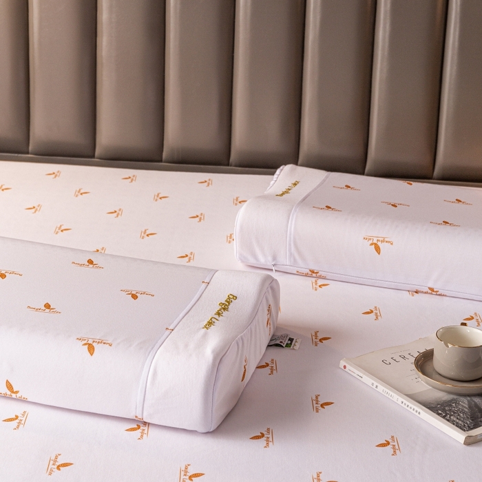 91家纺网 家纺一手货源 找家纺 泰国曼谷乳胶枕枫叶针织狼牙曲线按摩儿童A品乳胶枕裸芯批发