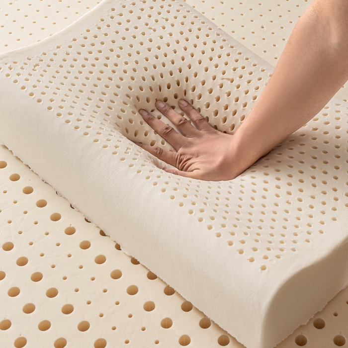 91家纺网 家纺一手货源 找家纺 泰国曼谷乳胶枕枫叶针织狼牙曲线按摩儿童A品乳胶枕裸芯批发