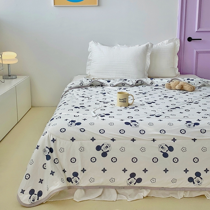 91家纺网 家纺一手货源 找家纺 星期八 2023新款迪士尼针织棉夏被 字母米奇