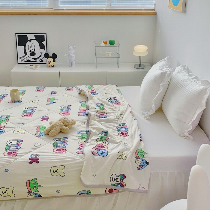 91家纺网 家纺一手货源 找家纺 星期八 2023新款迪士尼针织棉夏被 维尼乐园