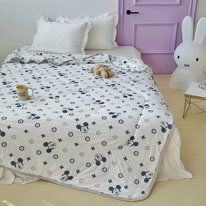 91家纺网 家纺一手货源 找家纺 星期八 2023新款迪士尼针织棉夏被 字母米奇