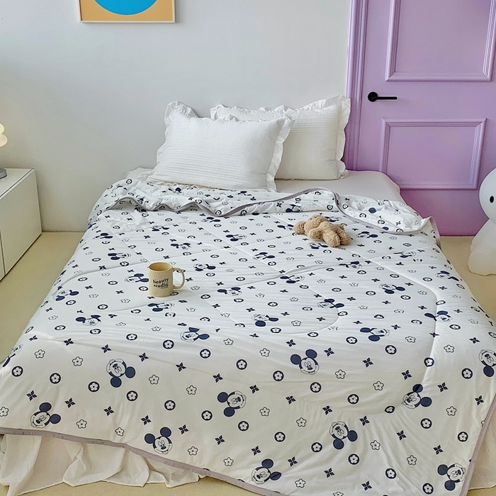 91家纺网 家纺一手货源 找家纺 星期八 2023新款迪士尼针织棉夏被 字母米奇