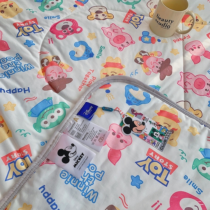 91家纺网 家纺一手货源 找家纺 星期八 2023新款迪士尼针织棉夏被 总动员