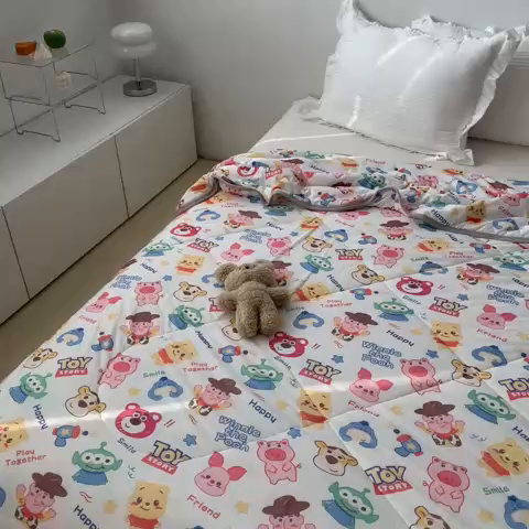 91家纺网 家纺一手货源 找家纺 星期八 2023新款迪士尼针织棉夏被 总动员