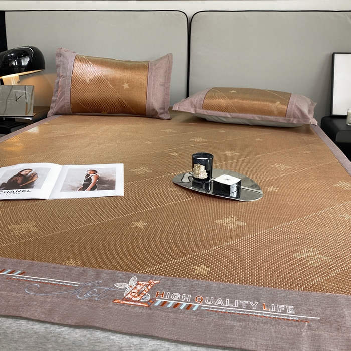 91家纺网 家纺一手货源 找家纺 伊被源 2023新款凉感冰藤席-沁雅、字母、蝶恋花 沁雅-咖