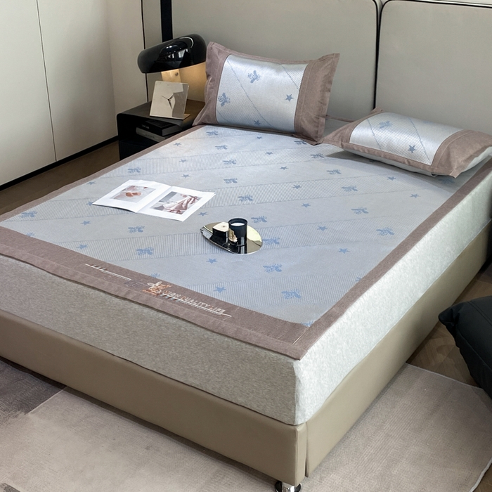 91家纺网 家纺一手货源 找家纺 伊被源 2023新款凉感冰藤席-沁雅、字母、蝶恋花 沁雅-灰蓝