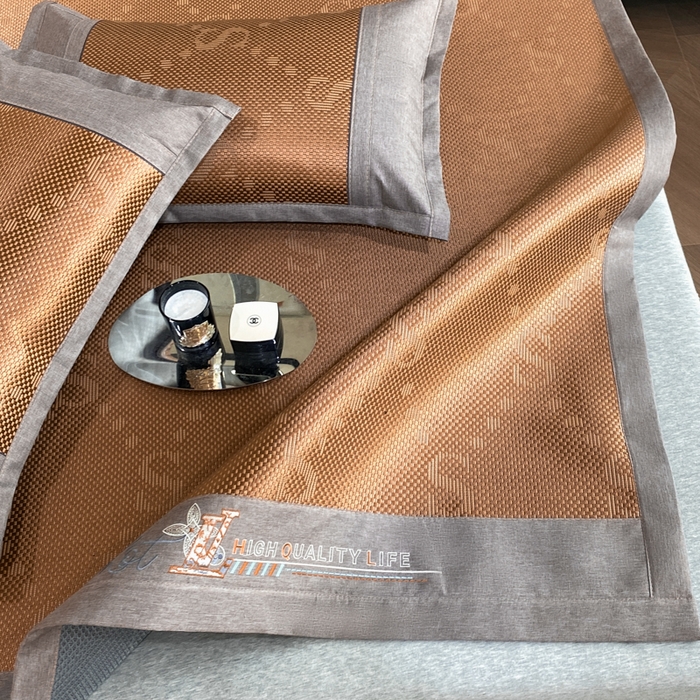 91家纺网 家纺一手货源 找家纺 伊被源 2023新款凉感冰藤席-沁雅、字母、蝶恋花 字母-咖