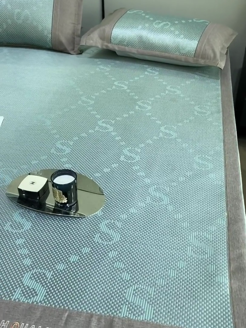 91家纺网 家纺一手货源 找家纺 伊被源 2023新款凉感冰藤席-沁雅、字母、蝶恋花 字母-绿