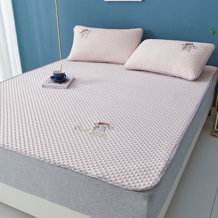 91家纺网 家纺一手货源 找家纺 伊被源 2023新款凉感丝豆豆席绑带款床笠款凉席三件套-冰兔兔 冰兔兔-樱花粉（床席款）