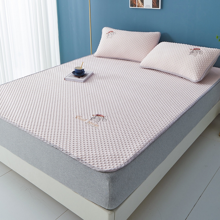 91家纺网 家纺一手货源 找家纺 伊被源 2023新款凉感丝豆豆席绑带款床笠款凉席三件套-冰兔兔 冰兔兔-樱花粉（床席款）