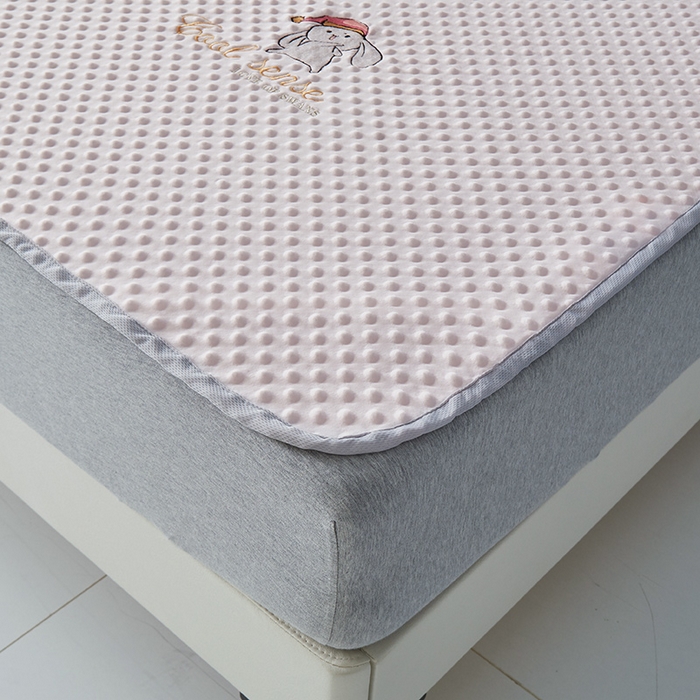 91家纺网 家纺一手货源 找家纺 伊被源 2023新款凉感丝豆豆席绑带款床笠款凉席三件套-冰兔兔 冰兔兔-樱花粉（床席款）