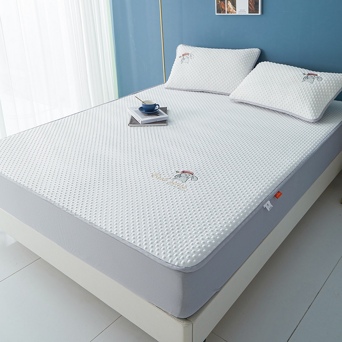 91家纺网 家纺一手货源 找家纺 伊被源 2023新款凉感丝豆豆席绑带款床笠款凉席三件套-冰兔兔 冰兔兔-云朵白（床笠款）