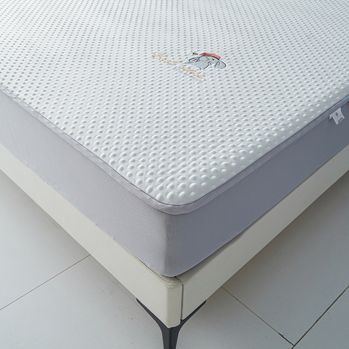 91家纺网 家纺一手货源 找家纺 伊被源 2023新款凉感丝豆豆席绑带款床笠款凉席三件套-冰兔兔 冰兔兔-云朵白（床笠款）