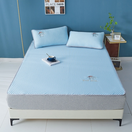 91家纺网 家纺一手货源 找家纺 （总）伊被源 2023新款凉感丝豆豆席绑带款床笠款凉席三件套-冰兔兔