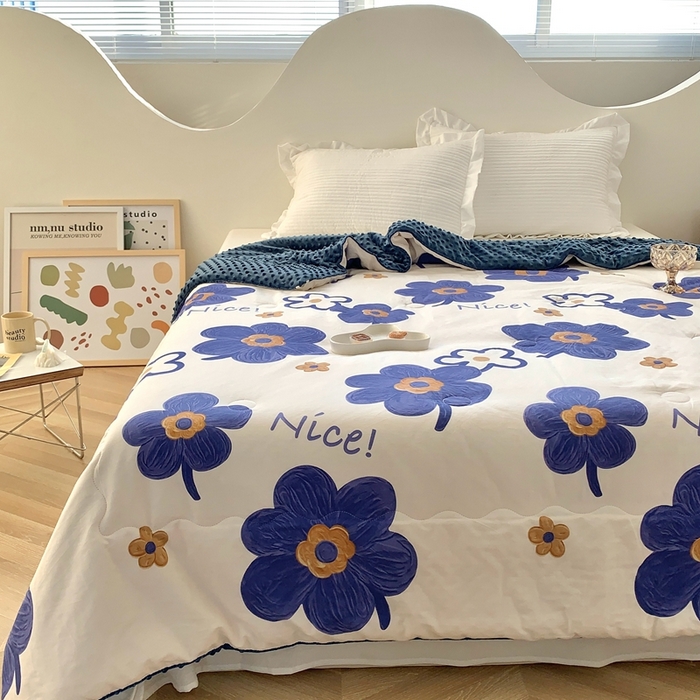 91家纺网 家纺一手货源 找家纺 星期八 2023新款全棉豆豆春秋被夏被 蓝色花