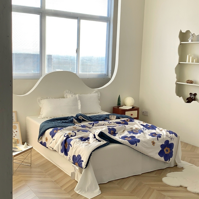 91家纺网 家纺一手货源 找家纺 星期八 2023新款全棉豆豆春秋被夏被 蓝色花